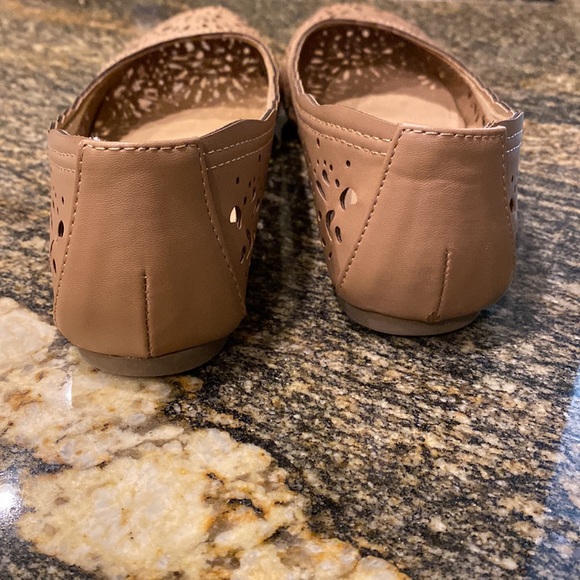 Mossimo flats - Picture 5 of 6